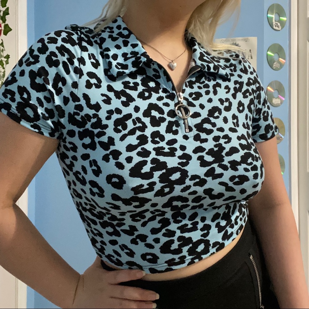 Blue cheetah print zip up polo collar crop top!!